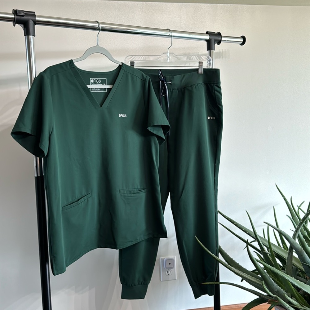 Rare Figs British Racing Green XL/L Scrub Set